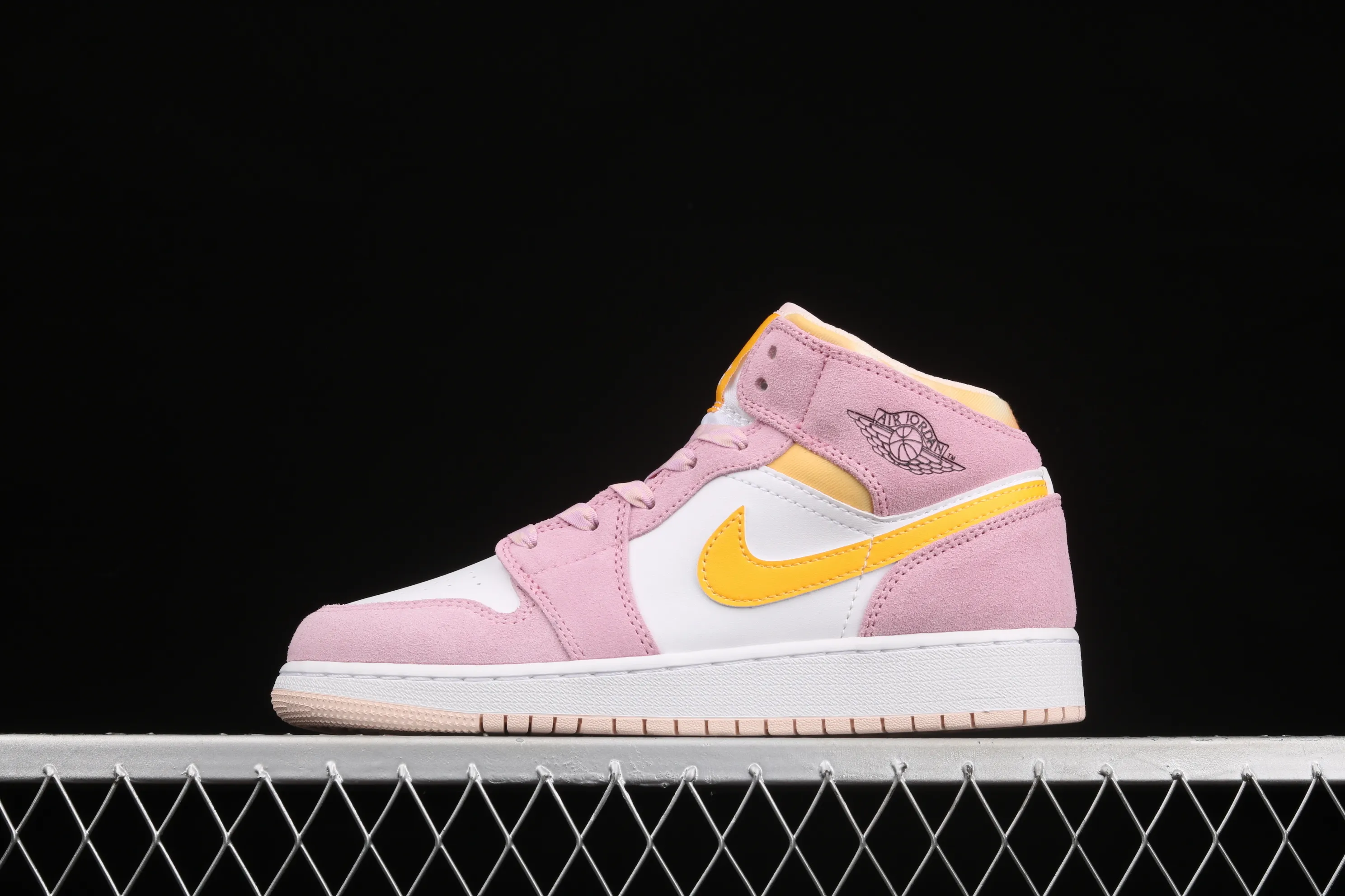 All categories Air Jordan Jordan series basketball shoes Air Jordan 1 Mid G version pure original Air Jordan 1 Mid AJ1 Joe 1 girl powder China basketball shoes DC9517-600